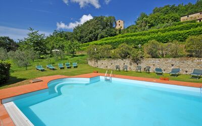 Civetta: Schwimmbad, Eigentum, Natürliche Landschaft, Grundeigentum, Freizeit, Estate, Resort, Urlaub, Haus, Gras