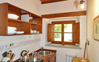 Civetta 3: Zimmer, Eigentum, Countertop, Küche, Möbel, Gebäude, Cabinetry, Herd, Haus, Sinken