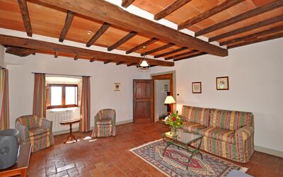 Civetta 9: Eigentum, Zimmer, Gebäude, Decke, Haus, Strahl, Grundeigentum, Zuhause, Wohnzimmer, Interior Design