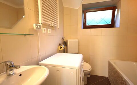 Sonnhaus: Badezimmer, Zimmer, Eigentum, Interior Design, Sinken, Armatur, Toilette, Die Architektur, Gebäude, Grundeigentum