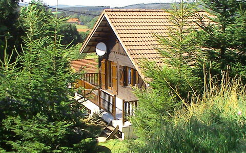 Gerbepal: Gebäude, Eigentum, Pflanze, Fenster, Baum, Haus, Natürliche Landschaft, Grundstueck, Himmel, Gras