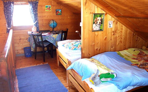 Gerbepal: Zimmer, Schlafzimmer, Möbel, Bett, Eigentum, Gebäude, Dachboden, Blockhaus, Haus, Kabine