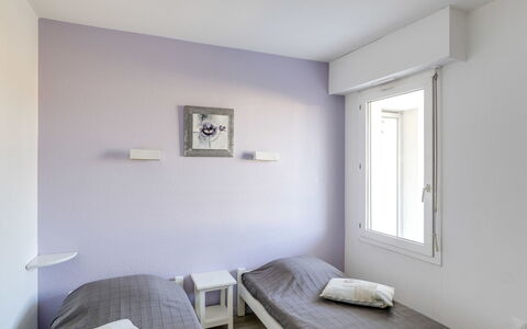 Fréjus 570: Zimmer, Möbel, Schlafzimmer, Eigentum, Interior Design, Decke, Bett, Fussboden, Wand, Gebäude