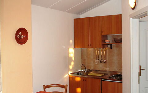 Novi: Zimmer, Eigentum, Möbel, Orange, Interior Design, Gebäude, Haus, Fussboden, Grundeigentum, Küche