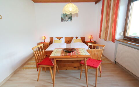 Christl: Zimmer, Eigentum, Möbel, Interior Design, Fussboden, Tabelle, Gebäude, Haus, Decke, Esszimmer