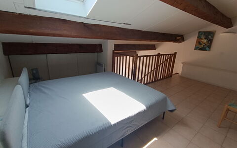 Fréjus 565: Holz, Möbel, Schlafzimmer, Interior Design, Fussboden, Flooring, Bett, Zimmer, Wohnung, Bedding