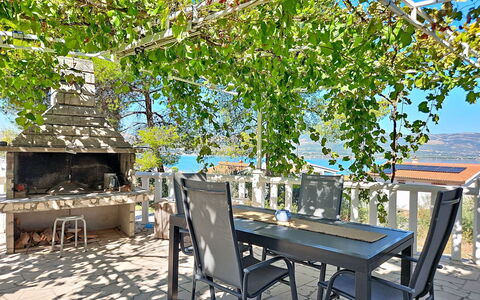 Trogir Slatine 166: Schwimmbad, Gebirge, Eco Hotel, Resort, Estate, Senke, Villa, Landscaping, Ferienort, Hinterhof