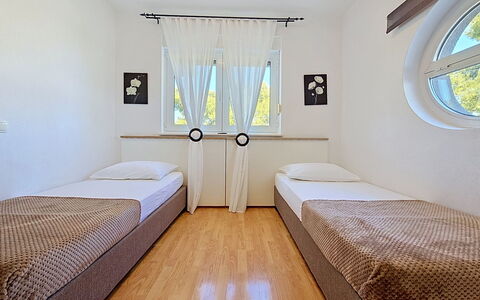 Trogir Slatine 166: Schwimmbad, Gebirge, Eco Hotel, Resort, Estate, Senke, Villa, Landscaping, Ferienort, Hinterhof