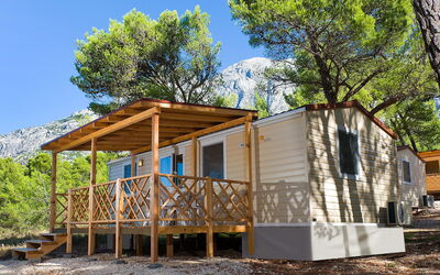 Baška Voda 200: Haus, Eigentum, Zuhause, Gebäude, Hütte, Baum, Hütte, Grundeigentum, Ländliches Gebiet, Dach