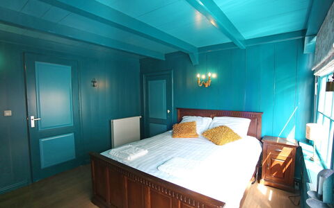 Voc-Huys: Zimmer, Schlafzimmer, Eigentum, Möbel, Bett, Interior Design, Türkis, Decke, Gebäude, Haus