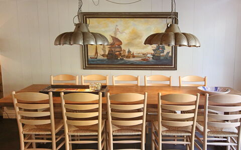 Voc-Huys: Zimmer, Möbel, Tabelle, Interior Design, Esszimmer, Stuhl, Küche, Gebäude, Barhocker, Hartholz