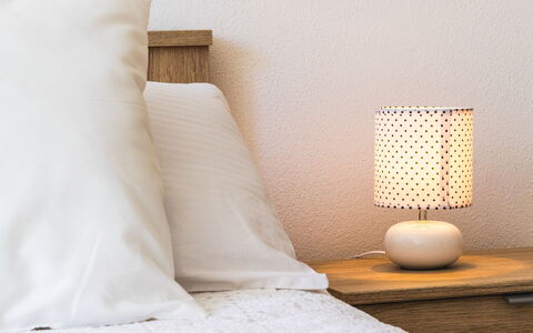 Brač Sutivan 104: Weiss, Zimmer, Möbel, Bettdecke, Schlafzimmer, Bedding, Kissen, Bett, Interior Design, Linens