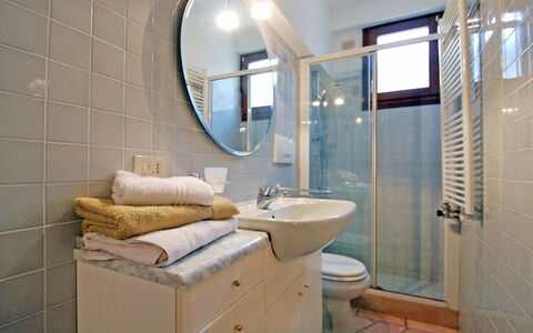 Barbaria de le Tole: Badezimmer, Zimmer, Eigentum, Fliese, Interior Design, Gebäude, Grundeigentum, Die Architektur, Armatur, Bad Zubehör