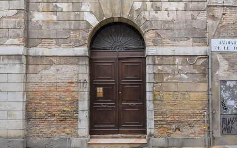 Barbaria de le Tole: Eigentum, Tür, Holz, Mauerwerk, Backstein, Haus, Home Door, Fassade