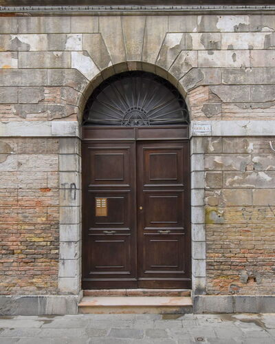 Barbaria de le Tole: Eigentum, Tür, Holz, Mauerwerk, Backstein, Haus, Home Door, Fassade