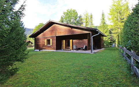 Haus Ahlfeld: Pflanze, Himmel, Gebäude, Wolke, Eigentum, Baum, Natürliche Landschaft, Fenster, Holz, Haus