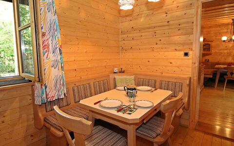 Haus Ahlfeld: Zimmer, Eigentum, Blockhaus, Gebäude, Möbel, Tabelle, Interior Design, Holz, Holzbeize, Haus
