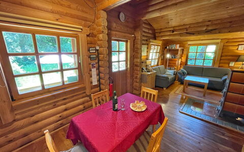 Birdieferienhaus: Möbel, Eigentum, Tabelle, Fenster, Holz, Interior Design, Fussboden, Flooring, Stuhl, Freizeit