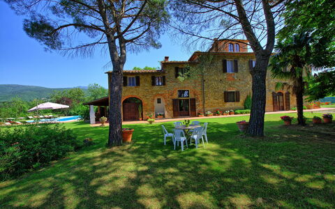 Villa Campogialli: Eigentum, Haus, Natürliche Landschaft, Estate, Baum, Zuhause, Gebäude, Gras, Grundeigentum, Die Architektur
