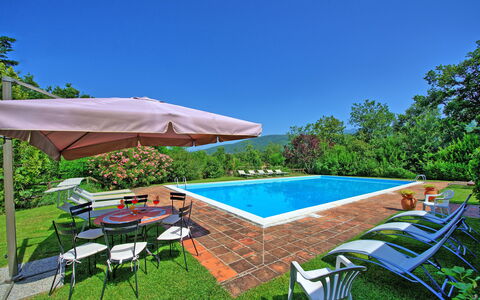 Villa Campogialli: Schwimmbad, Eigentum, Grundeigentum, Haus, Gebäude, Wohngebiet, Estate, Hinterhof, Zuhause, Freizeit