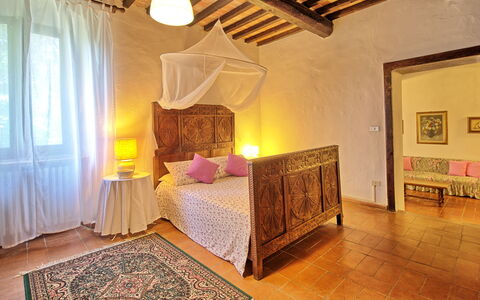 Villa Campogialli: Zimmer, Eigentum, Möbel, Bett, Schlafzimmer, Interior Design, Gebäude, Fussboden, Bettdecke, Decke