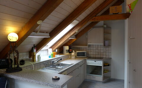 Altstadt Loft: Countertop, Cabinetry, Eigentum, Sinken, Küche, Gebäude, Fenster, Interior Design, Holz, Haus