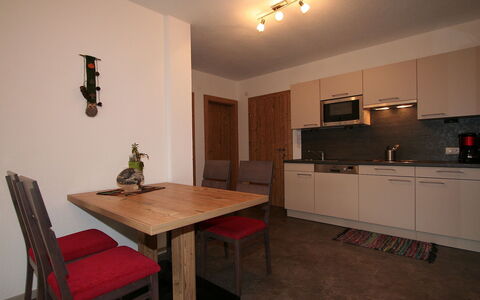 Längenfeld 380: Zimmer, Möbel, Eigentum, Interior Design, Gebäude, Fussboden, Countertop, Küche, Tabelle, Cabinetry