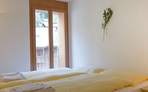 Eden Apt.d: Zimmer, Bett, Eigentum, Schlafzimmer, Möbel, Wand, Bettrahmen, Interior Design, Haus, Matratze
