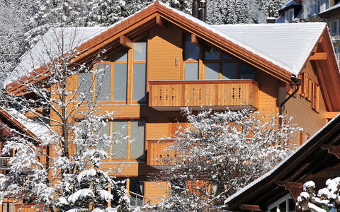 Fortuna Apt.m: Winter, Schnee, Zuhause, Haus, Eigentum, Baum, Gebäude, Abstellgleis, Dach, Grundeigentum