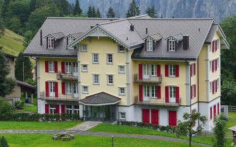 Mittaghorn Apt.8: Pflanze, Gebäude, Eigentum, Fenster, Grün, Baum, Haus, Grundstueck, Die Architektur, Gras