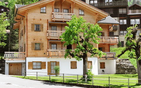 Alpina Apt. Ch: Wohngebiet, Haus, Eigentum, Gebäude, Zuhause, Nachbarschaft, Die Architektur, Grundeigentum, Wohnung, Baum