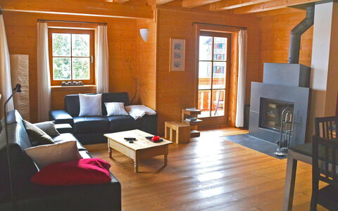 Alpina Apt. Ch: Zimmer, Wohnzimmer, Gebäude, Eigentum, Interior Design, Möbel, Fussboden, Haus, Decke, Hartholz