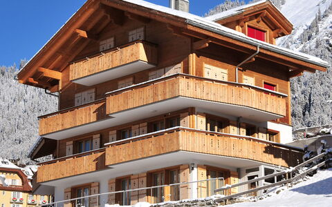 Wengen 42: Gebäude, Himmel, Eigentum, Fenster, Schnee, Holz, Haus, Abstellgleis, Eigentumswohnung, Urban Design
