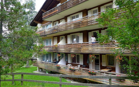 Zur Linde Apt.w: Gebäude, Eigentum, Pflanze, Fenster, Baum, Grundstueck, Haus, Holz, Himmel, Hütte