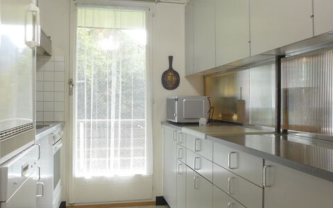 Zur Linde Apt.w: Zimmer, Eigentum, Interior Design, Fliese, Decke, Die Architektur, Gebäude, Countertop, Fussboden, Haus