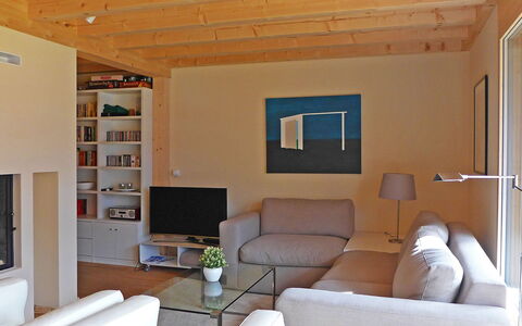 Bab Port Apt. 03: Wohnzimmer, Zimmer, Eigentum, Interior Design, Decke, Möbel, Wand, Haus, Gebäude, Zuhause