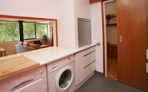 Vila Olimpica Pamplona: Zimmer, Eigentum, Cabinetry, Möbel, Wäschekammer, Major Appliance, Küche, Countertop, Gebäude, Haus