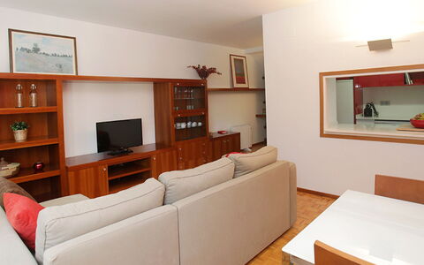 Vila Olimpica Pamplona: Zimmer, Möbel, Eigentum, Interior Design, Wohnzimmer, Gebäude, Fussboden, Haus, Wand, Grundeigentum