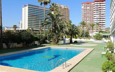 Calpe Calp 898: Wasser, Pflanze, Gebäude, Himmel, Daytime, Eigentum, Schwimmbad, Grün, Blau, Azurblau