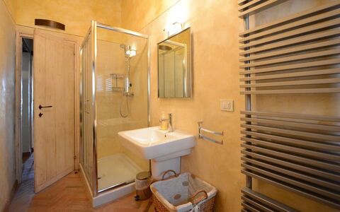 Villa Agazzi: Badezimmer, Zimmer, Eigentum, Gebäude, Interior Design, Armatur, Die Architektur, Fussboden, Möbel, Grundeigentum