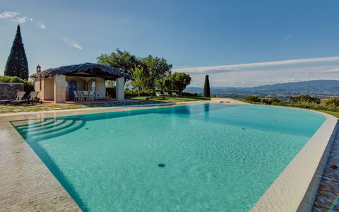 Villa Agazzi: Schwimmbad, Eigentum, Haus, Azurblau, Grundeigentum, Urlaub, Wasser, Gebäude, Estate, Villa