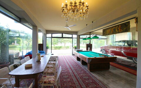 Villa Quattro Mori: Zimmer, Eigentum, Interior Design, Gebäude, Möbel, Decke, Tabelle, Haus, Esszimmer, Wohnzimmer