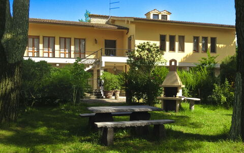 Villa Quattro Mori: Garten, Rasen, Landscaping, Schatten, Gartenmöbel, Park, Hazienda, Estate, Garten, Eco Hotel