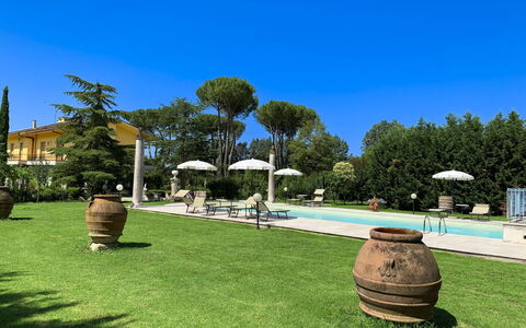 Villa Quattro Mori: Garten, Rasen, Landscaping, Schatten, Gartenmöbel, Park, Hazienda, Estate, Garten, Eco Hotel