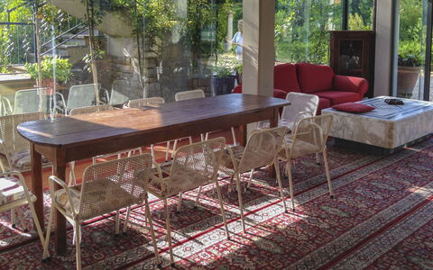 Villa Quattro Mori: Möbel, Flooring, Holz, Interior Design, Fussboden, Tabelle, Stuhl, Zimmer, Wohnzimmer, Kaffetisch