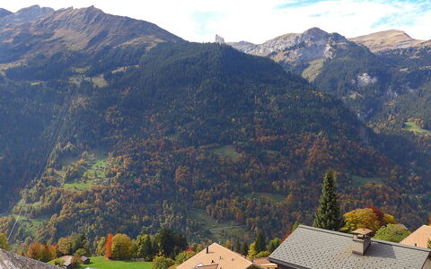 Bergkristall Apt. P: Bergforms, Berg, Gebirge, Hochland, Bergstation, Bergdorf, Himmel, Hügel, Grat, Natürliche Landschaft