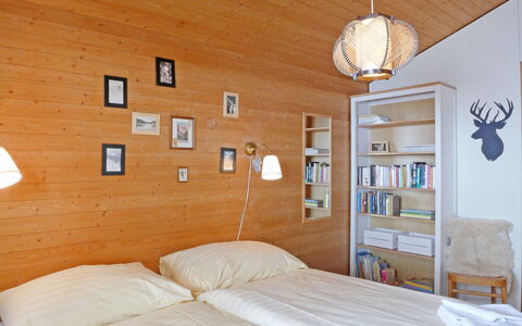 Bergkristall Apt. P: Schlafzimmer, Zimmer, Möbel, Bett, Eigentum, Decke, Interior Design, Bettdecke, Wand, Bettrahmen