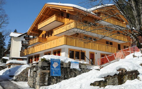 Bergfrieden Apt. 2: Eigentum, Winter, Haus, Schnee, Gebäude, Zuhause, Grundeigentum, Die Architektur, Himmel, Wohnung