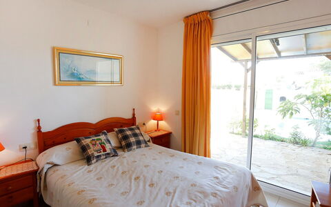 Montalt Viii: Schlafzimmer, Möbel, Bett, Zimmer, Eigentum, Bettdecke, Bedding, Bettrahmen, Fussboden, Interior Design