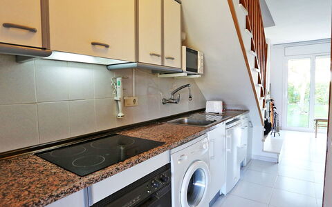Montalt Viii: Countertop, Eigentum, Zimmer, Küche, Cabinetry, Möbel, Major Appliance, Gebäude, Haus, Sinken